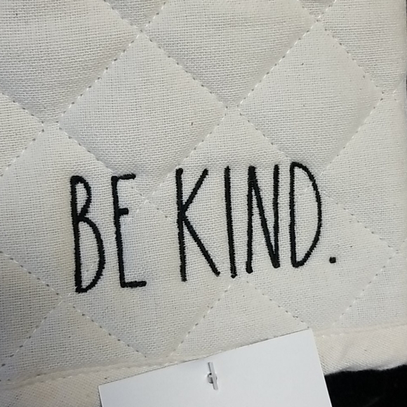 ❣Rae Dunn Oven Mitts - Picture 3 of 5